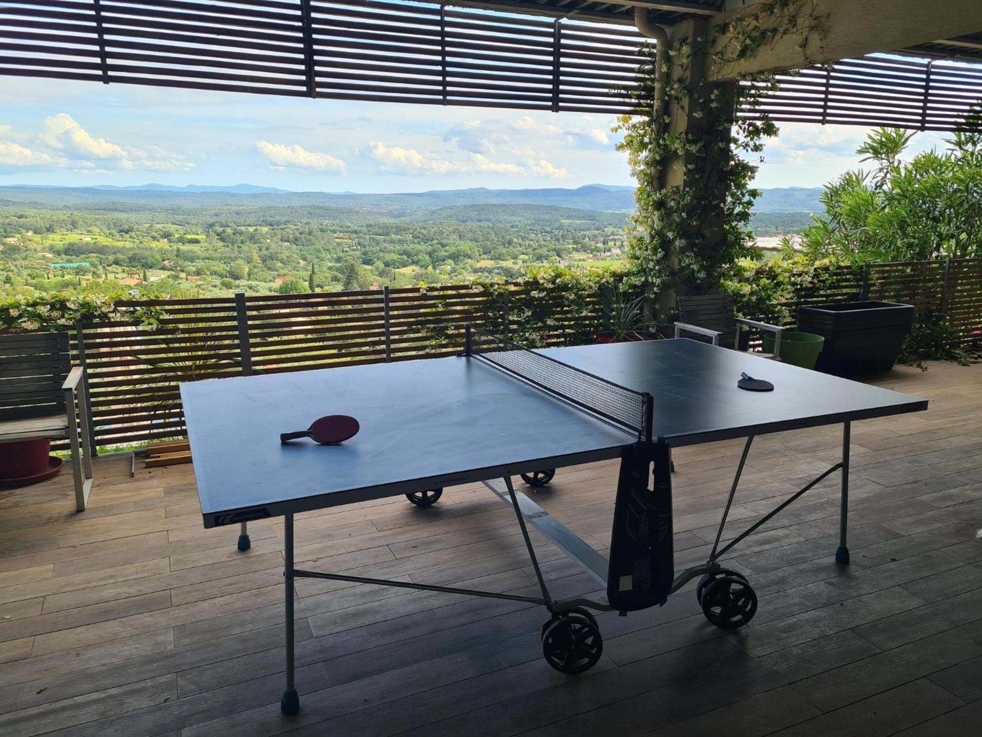 Séjour chez l'habitant Independante, Grand Lit 180x200cm, Piscine De 16m Avec Vue Magnifique *
